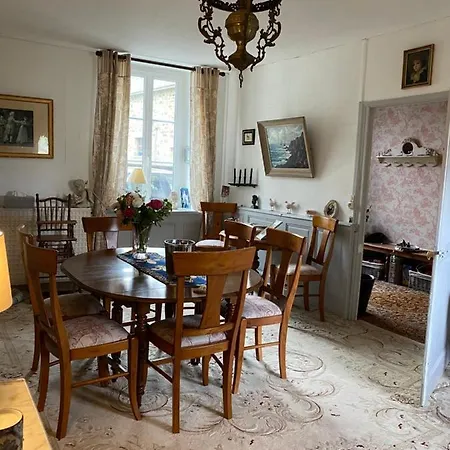 Le Trianon Nocleg ze śniadaniem 3*